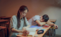 拼命卷的韩剧女主，连恋爱都带班味