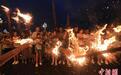 四川凉山彝族火把节：共享火把“不夜天”