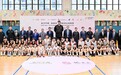 姚基金篮球公益探访走进澳门校园 姚明参与罚球比赛