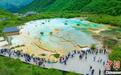 四川黄龙景区单日游客接待量达到最大承载量2.5万人次