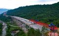 万开达高速公路忘石岩大桥贯通
