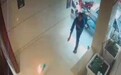 一男子向伊朗总统候选人竞选办公室投掷燃烧弹
