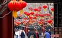 北京颐和园红灯笼营造节日氛围