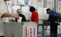 日本众院选举开始投票，自民党议席能否过半成焦点