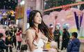 “雪花”场景增添浪漫时光，游乐场宛如冰雪童话世界