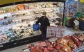 上海一老太一个月偷超市10次猪肉被拘