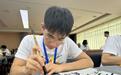 “05后”香港青年沉醉书法之乡 效仿书圣题扇赋诗