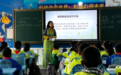 在这所半寄宿制学校，如何照顾好每位学生？