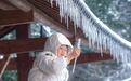堆雪人、打雪仗！武汉市民享受大雪带来的快乐