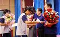 教师节，武汉一高中请学生给老师“颁奖”