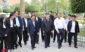 “网红校长”王树国与企业家曹德旺共同亮相福清市德旺中学