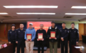 不顾姑娘哭求，杭州一网约车司机坚持将“公司样品”送进派出所，民警力赞
