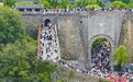 “五一”假期  民众登上南京明城墙感受城市魅力