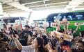 受泰国官方邀请！“神奇泰国体验官”LABUBU抵达曼谷，接机场面堪比一线明星