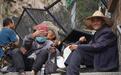 3位老人瞒着家人组团爬泰山：最年长82岁，回程还捡了一车废品