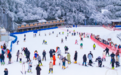 滑雪场热度攀升，滑雪爱好者纷至沓来