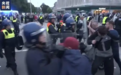 英国大规模骚乱，警察部队已到崩溃边缘，首相斯塔默强硬回应