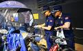 成都夜查电动自行车！记者直击：居民家中接出2米“飞线”