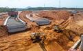 海南首条双向八车道高速公路“五一”施工火热