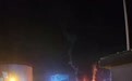 也门官员：沙特多次空袭穆卡拉港 引发巨大爆炸(2)