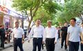 黑龙江省委书记许勤，前往中央大街，与游客交流购物游玩体验