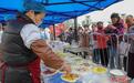 青海西宁：民众免费品尝特色月饼