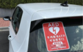 砸车窗取AED救父引热议，专家：AED降价购置门槛低，难在信息共享