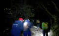 福建莆田一对年轻驴友夫妻迷路深山，救援队夜间冒雨施救