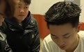 “冷美人”退赛后开启首场直播，病房内洗头引十多万网友围观