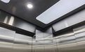 错层户型如何加梯？6层楼11个停靠层，上海首台直角开门加装电梯做到了