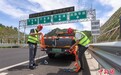 直击北京高温日高速公路维管作业现场