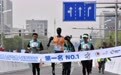 2025北京亦庄半程马拉松暨人形机器人半程马拉松开跑(4)
