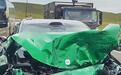 水泥罐车失控连撞多车，小车被顶撞推行十多米，车主：提车3天就出事