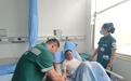 男子被毒蛇咬伤拦车自救？当事人：当时可能把手指直接伸向了蛇嘴里