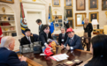 扎心了！日本贸易谈判代表送特朗普礼物，中国造