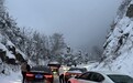 河南暴雪多条高速管制，有车主被困国道山路5小时：有防滑链也开不了