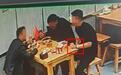 男子拔腋毛“碰瓷”餐馆被行拘，店方也因其他问题被罚款