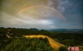 河北金山岭长城上空出现绚丽彩虹