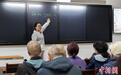 宁夏银川：银发族学习“旅游英语”