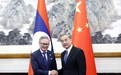 王毅同老挝外长通沙万举行会谈
