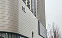 新乡胖东来新店再次推迟开业，市民0℃天气排队，于东来再次现身商场考察