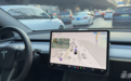 特斯拉FSD北京实测翻车？一本驾照不够罚，被胡同电动车整不会了
