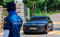 尹锡悦拒捕现场曝光：门口僵持140分钟，说服其自愿离开失败，知情人称“难以动武”