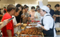 蓝媒热评 | 节假日政府食堂开放：公共服务的温情转身