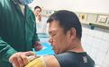 四川广元一辅警飞身抓住跳窗悬空女孩手部受伤，对话本人：受这点伤救一条命，值