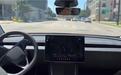 特斯拉Robotaxi上线第一天问题多：严重画龙、直接停在十字路口