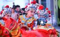 现代科技邂逅传统文化 浙江杭州机器人表演非遗吸引民众