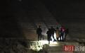荆州一女子深夜欲跳江轻生，长航民警紧急搜寻成功救助