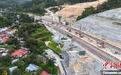 中交马东铁建设者巧在高速路上搭桥打通“咽喉要道”