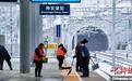 春运客流高峰迎来降雪 武铁积极应对保畅通